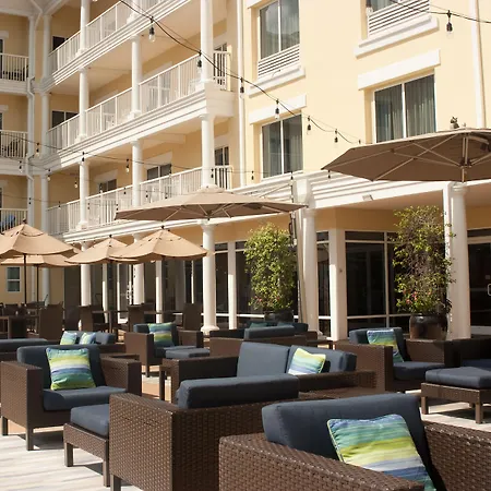 Courtyard Charleston Waterfront-2