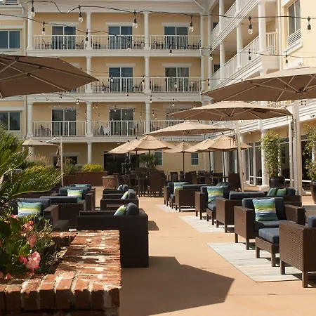 Courtyard Charleston Waterfront-3
